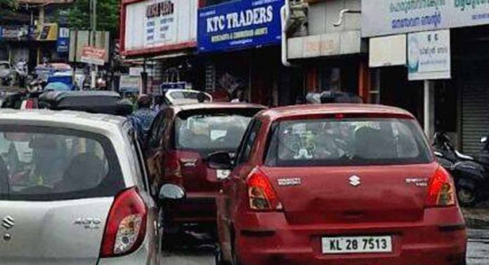 മല്ലപ്പള്ളി – തിരുവല്ല റോഡിലെ ഗതാഗതക്കുരുക്ക് നിയന്ത്രിക്കാൻ നടപടി വേണമെന്ന ആവശ്യം ശക്തം മല്ലപ്പള്ളി – തിരുവല്ല റോഡിലെ ഗതാഗതക്കുരുക്ക് നിയന്ത്രിക്കാൻ നടപടി വേണമെന്ന ആവശ്യം ശക്തം