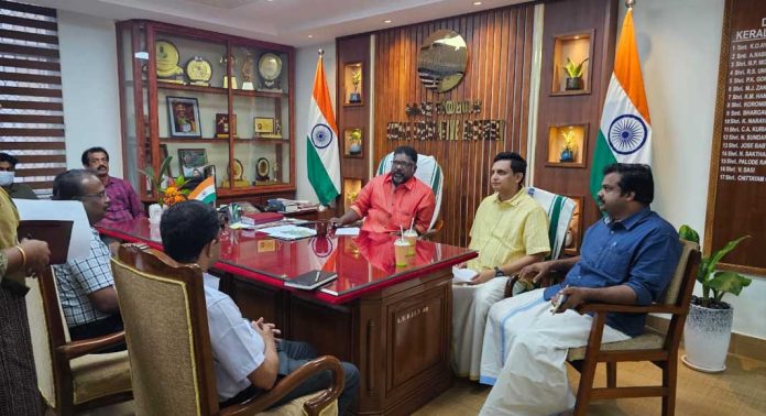 ഏഴംകുളം- കൈപ്പട്ടൂര് റോഡ് നിര്മാണം : ജൂലൈ ഒന്നിനകം സര്വേ ജോലികള് പൂര്ത്തിയാകും ഏഴംകുളം- കൈപ്പട്ടൂര് റോഡ് നിര്മാണം : ജൂലൈ ഒന്നിനകം സര്വേ ജോലികള് പൂര്ത്തിയാകും