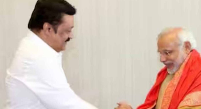 കേന്ദ്ര സഹമന്ത്രി സ്ഥാനത്ത് തുടരുമെന്ന് തൃശൂര് എംപി സുരേഷ് ഗോപി കേന്ദ്ര സഹമന്ത്രി സ്ഥാനത്ത് തുടരുമെന്ന് തൃശൂര് എംപി സുരേഷ് ഗോപി