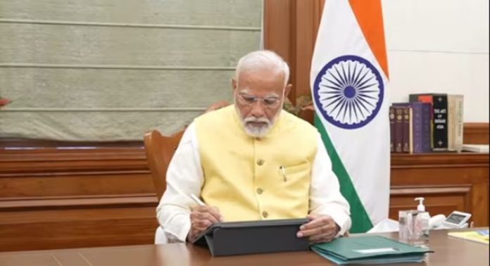 കർഷകരും ഗ്രാമീണ ജനതയും അകന്നുവെന്ന് വിലയിരുത്തൽ ; മോദി ചുമതലയേറ്റ് ആദ്യം ഒപ്പിട്ടത് കാർഷിക ധനസഹായ ഫയലിൽ കർഷകരും ഗ്രാമീണ ജനതയും അകന്നുവെന്ന് വിലയിരുത്തൽ ; മോദി ചുമതലയേറ്റ് ആദ്യം ഒപ്പിട്ടത് കാർഷിക ധനസഹായ ഫയലിൽ