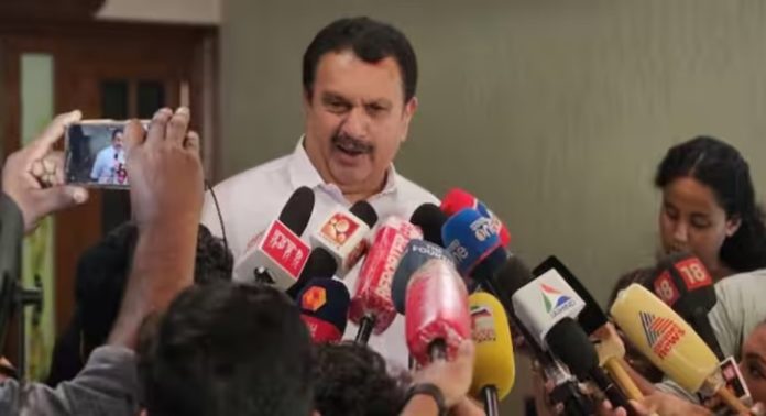 ‘നിയമസഭ തെരഞ്ഞെടുപ്പിന് 2 വർഷം മാത്രമുള്ളപ്പോള് എല്ലായിടത്തും പോയി മത്സരിക്കേണ്ട കാര്യമില്ല’- കെ മുരളീധരൻ ‘നിയമസഭ തെരഞ്ഞെടുപ്പിന് 2 വർഷം മാത്രമുള്ളപ്പോള് എല്ലായിടത്തും പോയി മത്സരിക്കേണ്ട കാര്യമില്ല’- കെ മുരളീധരൻ