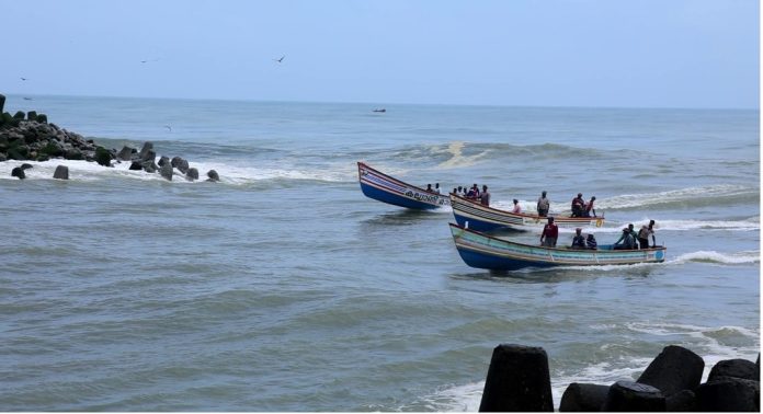 കർണാടക തീരത്ത് മത്സ്യബന്ധനത്തിന് പോകാൻ പാടില്ലെന്ന് കേന്ദ്ര കാലാവസ്ഥ വകുപ്പ് കർണാടക തീരത്ത് മത്സ്യബന്ധനത്തിന് പോകാൻ പാടില്ലെന്ന് കേന്ദ്ര കാലാവസ്ഥ വകുപ്പ്