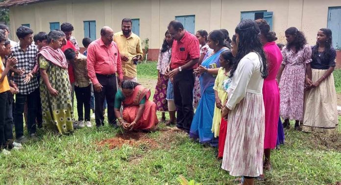 നാരങ്ങാനം ഗ്രാമപഞ്ചായത്തിൽ പച്ചത്തുരുത്ത് പദ്ധതിക്ക് തുടക്കമായി നാരങ്ങാനം ഗ്രാമപഞ്ചായത്തിൽ പച്ചത്തുരുത്ത് പദ്ധതിക്ക് തുടക്കമായി