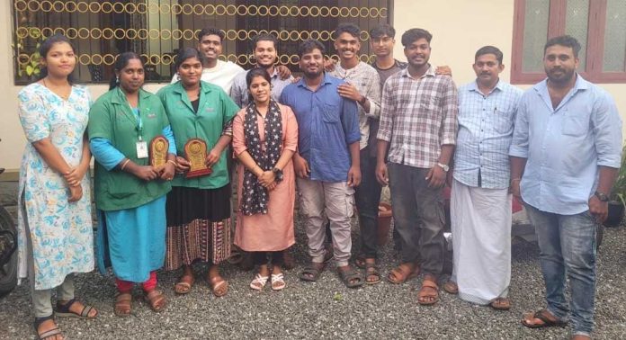 എം. സി. വൈ. എം. കുമ്പഴ യൂണിറ്റിന്റെ ആഭിമുഖ്യത്തിൽ ഹരിത കർമ്മ സേന അംഗങ്ങളെ ആദരിച്ചു എം. സി. വൈ. എം. കുമ്പഴ യൂണിറ്റിന്റെ ആഭിമുഖ്യത്തിൽ ഹരിത കർമ്മ സേന അംഗങ്ങളെ ആദരിച്ചു