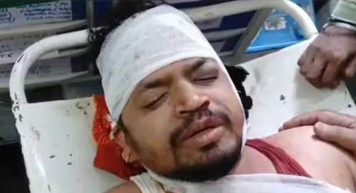 വിദ്യാർഥിയുമായുള്ള തർക്കത്തിന് പിന്നാലെ പ്രൊഫസറെ കോളേജിൽ കയറി ക്രൂരമായി മർദ്ദിച്ചു വിദ്യാർഥിയുമായുള്ള തർക്കത്തിന് പിന്നാലെ പ്രൊഫസറെ കോളേജിൽ കയറി ക്രൂരമായി മർദ്ദിച്ചു