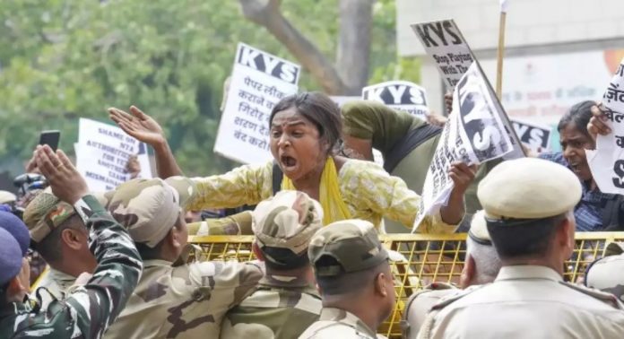 നീറ്റ് പിജി പരീക്ഷ റദ്ദാക്കിയതിൽ പ്രതിഷേധവുമായി എബിവിപിയും ; ധര്മേന്ദ്ര പ്രധാൻ രാജിവയ്ക്കണമെന്ന് എസ്എഫ്ഐയും നീറ്റ് പിജി പരീക്ഷ റദ്ദാക്കിയതിൽ പ്രതിഷേധവുമായി എബിവിപിയും ; ധര്മേന്ദ്ര പ്രധാൻ രാജിവയ്ക്കണമെന്ന് എസ്എഫ്ഐയും