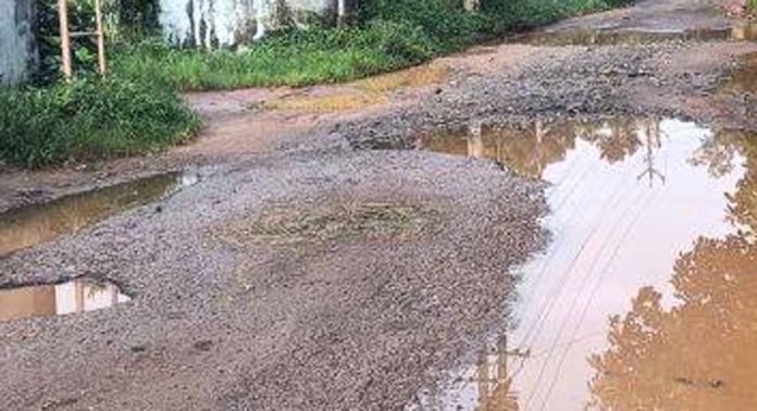 നിരണം എസ്.ബി.ഐ – പുത്തൻവിട്ടിൽ പടി റോഡ് തകർന്നു ; പ്രക്ഷോഭം സംഘടിപ്പിക്കാനൊരുങ്ങി നാട്ടുകാര് നിരണം എസ്.ബി.ഐ – പുത്തൻവിട്ടിൽ പടി റോഡ് തകർന്നു ; പ്രക്ഷോഭം സംഘടിപ്പിക്കാനൊരുങ്ങി നാട്ടുകാര്