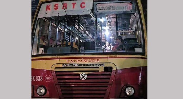 കെഎസ്ആര്ടിസി ബസില് യുവാവ് അപമര്യാദയായി പെരുമാറി ; കൈകാര്യം ചെയ്ത് യുവതി കെഎസ്ആര്ടിസി ബസില് യുവാവ് അപമര്യാദയായി പെരുമാറി ; കൈകാര്യം ചെയ്ത് യുവതി