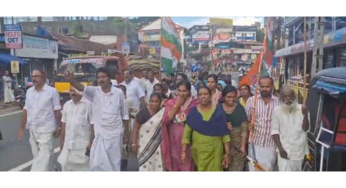 യു.ഡി.എഫ് വിജയം : ചെങ്ങന്നൂരിലെങ്ങും ആഹ്ളാദം യു.ഡി.എഫ് വിജയം : ചെങ്ങന്നൂരിലെങ്ങും ആഹ്ളാദം