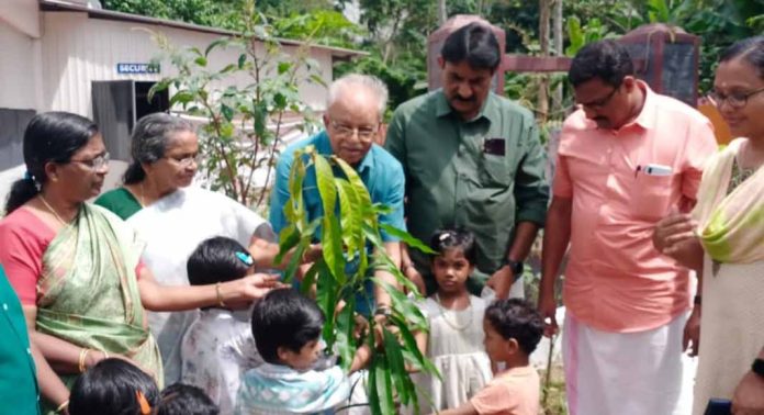 പരിസ്ഥിതി ദിനത്തിൽ ഓമല്ലൂർ ശിശു പരിപാലന കേന്ദ്രത്തിൽ ശിശു ക്ഷേമ സമിതി സംസ്ഥാന ജനറൽ കൗൺസിൽ അംഗം പ്രൊഫ. ടി.കെ.ജി. നായർ വ്യക്ഷത്തൈ നട്ടു പരിസ്ഥിതി ദിനത്തിൽ ഓമല്ലൂർ ശിശു പരിപാലന കേന്ദ്രത്തിൽ ശിശു ക്ഷേമ സമിതി സംസ്ഥാന ജനറൽ കൗൺസിൽ അംഗം പ്രൊഫ. ടി.കെ.ജി. നായർ വ്യക്ഷത്തൈ നട്ടു