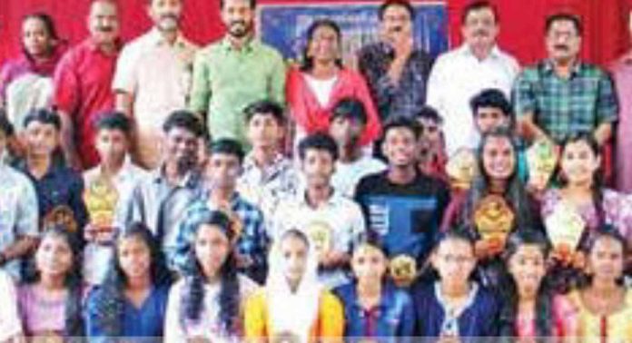 പയ്യനല്ലൂർ ഗവ. ഹൈസ്കൂളിന് പുതിയ കെട്ടിടം നിർമിക്കുവാൻ ഒന്നരക്കോടിരൂപ അനുവദിക്കും പയ്യനല്ലൂർ ഗവ. ഹൈസ്കൂളിന് പുതിയ കെട്ടിടം നിർമിക്കുവാൻ ഒന്നരക്കോടിരൂപ അനുവദിക്കും