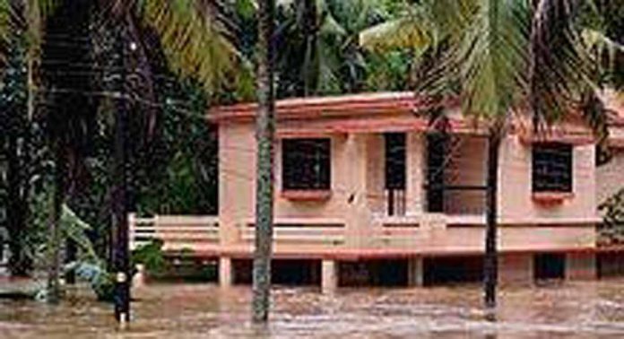 കനത്ത മഴയിൽ പന്തളത്ത് വീട് തകർന്നു കനത്ത മഴയിൽ പന്തളത്ത് വീട് തകർന്നു