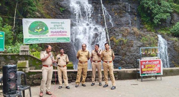 പരിസ്ഥിതി ദിനത്തിൽ ബോധവൽക്കരണ ഗാനമേള സംഘടിപ്പിച്ച് വനം വകുപ്പ് മുറിഞ്ഞപുഴ സ്റ്റേഷൻ ജീവനക്കാര് പരിസ്ഥിതി ദിനത്തിൽ ബോധവൽക്കരണ ഗാനമേള സംഘടിപ്പിച്ച് വനം വകുപ്പ് മുറിഞ്ഞപുഴ സ്റ്റേഷൻ ജീവനക്കാര്