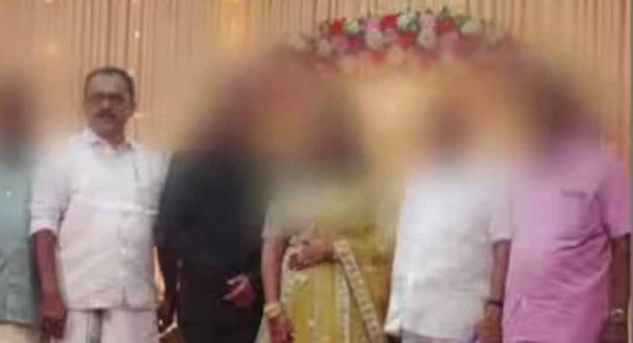 പെരിയ ഇരട്ടക്കൊലക്കേസ് പ്രതിയുടെ മകന്റെ വിവാഹത്തിൽ പങ്കെടുത്ത വിവാദം; 4 കോൺഗ്രസ് നേതാക്കളെ പുറത്താക്കി പെരിയ ഇരട്ടക്കൊലക്കേസ് പ്രതിയുടെ മകന്റെ വിവാഹത്തിൽ പങ്കെടുത്ത വിവാദം; 4 കോൺഗ്രസ് നേതാക്കളെ പുറത്താക്കി