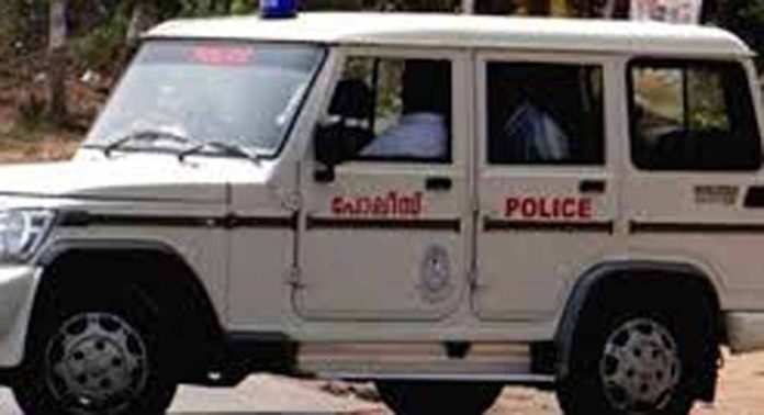 മോഷ്ടിച്ച ബൈക്കുകൾ പൊളിച്ച് പാർട്സാക്കി വില്പന നടത്തുന്ന മൂവര്സംഘം കുമ്പനാട് പിടിയിൽ മോഷ്ടിച്ച ബൈക്കുകൾ പൊളിച്ച് പാർട്സാക്കി വില്പന നടത്തുന്ന മൂവര്സംഘം കുമ്പനാട് പിടിയിൽ