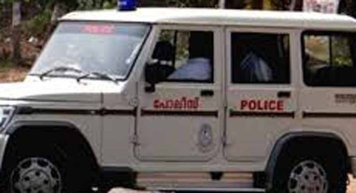 കെഎസ്ആര്ടിസി ബസില് കോളേജ് വിദ്യാര്ഥിനിക്ക് നേരെ ലൈംഗികാതിക്രമം : പത്തനംതിട്ട ഡിപ്പോയിലെ കണ്ടക്ടര്ക്ക് എതിരേ അമ്പലപ്പുഴ പോലീസ് കേസെടുത്തു കെഎസ്ആര്ടിസി ബസില് കോളേജ് വിദ്യാര്ഥിനിക്ക് നേരെ ലൈംഗികാതിക്രമം : പത്തനംതിട്ട ഡിപ്പോയിലെ കണ്ടക്ടര്ക്ക് എതിരേ അമ്പലപ്പുഴ പോലീസ് കേസെടുത്തു