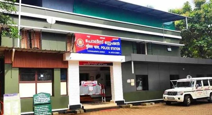 മെഡിക്കല് സീറ്റ് വാഗ്ദാനം ചെയ്ത് 59 ലക്ഷം തട്ടി : പ്രതിയെ കസ്റ്റഡിയില് വാങ്ങി അടൂര് പോലീസ് മെഡിക്കല് സീറ്റ് വാഗ്ദാനം ചെയ്ത് 59 ലക്ഷം തട്ടി : പ്രതിയെ കസ്റ്റഡിയില് വാങ്ങി അടൂര് പോലീസ്