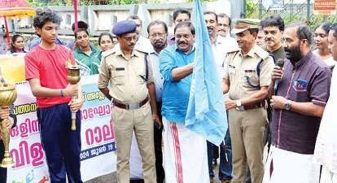 ഒളിമ്പിക്സ് വാരാഘോഷത്തിന് തുടക്കം കുറിച്ച് ജില്ലയിൽ വിളംബര ഘോഷയാത്ര നടന്നു ഒളിമ്പിക്സ് വാരാഘോഷത്തിന് തുടക്കം കുറിച്ച് ജില്ലയിൽ വിളംബര ഘോഷയാത്ര നടന്നു