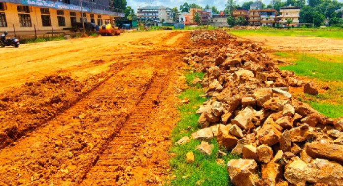 പത്തനംതിട്ട ജില്ല സ്റ്റേഡിയം പവിലിയൻ വിപുലീകരിക്കും ; ആദ്യ ഘട്ടത്തിൽ ഓട നിർമാണവും സ്റ്റേഡിയം ഉയർത്തലും പത്തനംതിട്ട ജില്ല സ്റ്റേഡിയം പവിലിയൻ വിപുലീകരിക്കും ; ആദ്യ ഘട്ടത്തിൽ ഓട നിർമാണവും സ്റ്റേഡിയം ഉയർത്തലും