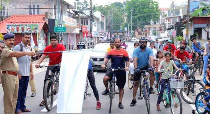 പരിസ്ഥിതി സന്ദേശവുമായി സൈക്കിൾ റാലി നടത്തി പരിസ്ഥിതി സന്ദേശവുമായി സൈക്കിൾ റാലി നടത്തി