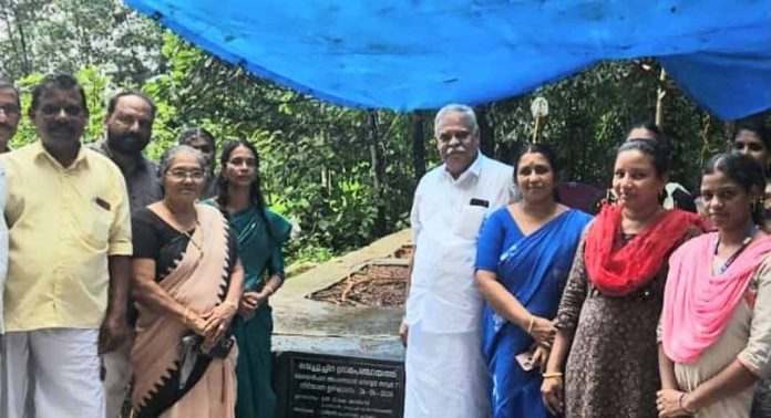 വെച്ചൂച്ചിറ പഞ്ചായത്തിലെ അരയൻപാറയില് നിര്മ്മിക്കുന്ന അങ്കണവാടിയുടെ നിർമ്മാണ ഉത്ഘാടനം നടത്തി വെച്ചൂച്ചിറ പഞ്ചായത്തിലെ അരയൻപാറയില് നിര്മ്മിക്കുന്ന അങ്കണവാടിയുടെ നിർമ്മാണ ഉത്ഘാടനം നടത്തി