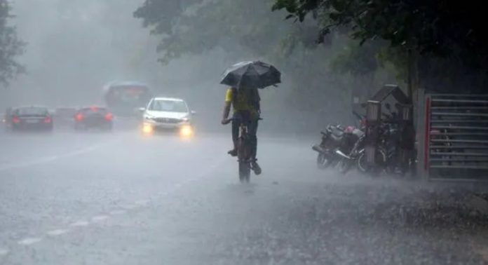 ആഗോളമഴപ്പാത്തി, ഒന്നടങ്ങിയ ശേഷം കാലവർഷം വീണ്ടും സജീവമാകുന്നു ; ഓറഞ്ച് അലർട്ട് അടക്കം മുന്നറിയിപ്പ്, ജാഗ്രത വേണം ആഗോളമഴപ്പാത്തി, ഒന്നടങ്ങിയ ശേഷം കാലവർഷം വീണ്ടും സജീവമാകുന്നു ; ഓറഞ്ച് അലർട്ട് അടക്കം മുന്നറിയിപ്പ്, ജാഗ്രത വേണം