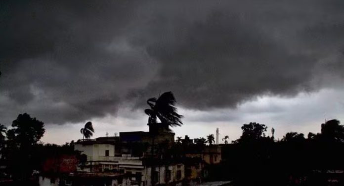 വീണ്ടും അതിതീവ്ര മഴയ്ക്ക് സാധ്യത ; മലപ്പുറത്ത് ഇന്ന് റെഡ് അലര്ട്ട് ; 7 ജില്ലകളില് ഓറഞ്ച് അലര്ട്ട് വീണ്ടും അതിതീവ്ര മഴയ്ക്ക് സാധ്യത ; മലപ്പുറത്ത് ഇന്ന് റെഡ് അലര്ട്ട് ; 7 ജില്ലകളില് ഓറഞ്ച് അലര്ട്ട്