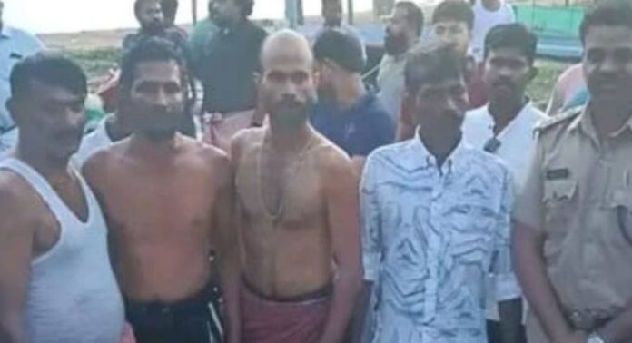 ‘കടലില് കുളിക്കവെ പെട്ടെന്ന് ശക്തമായ തിര’ ; വിദ്യാര്ഥിയെ രക്ഷപ്പെടുത്തി നാട്ടുകാര് ‘കടലില് കുളിക്കവെ പെട്ടെന്ന് ശക്തമായ തിര’ ; വിദ്യാര്ഥിയെ രക്ഷപ്പെടുത്തി നാട്ടുകാര്