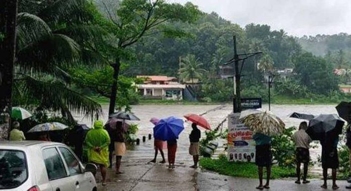 ശക്തമായ മഴ ; നദികളിൽ ജലനിരപ്പ് ഉയരുന്നു ശക്തമായ മഴ ; നദികളിൽ ജലനിരപ്പ് ഉയരുന്നു