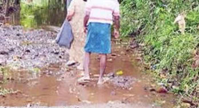 തകര്ന്ന് തരിപ്പണമായി വാലാങ്കര – അയിരൂർ പൊറോട്ടമുക്ക് റോഡ് തകര്ന്ന് തരിപ്പണമായി വാലാങ്കര – അയിരൂർ പൊറോട്ടമുക്ക് റോഡ്