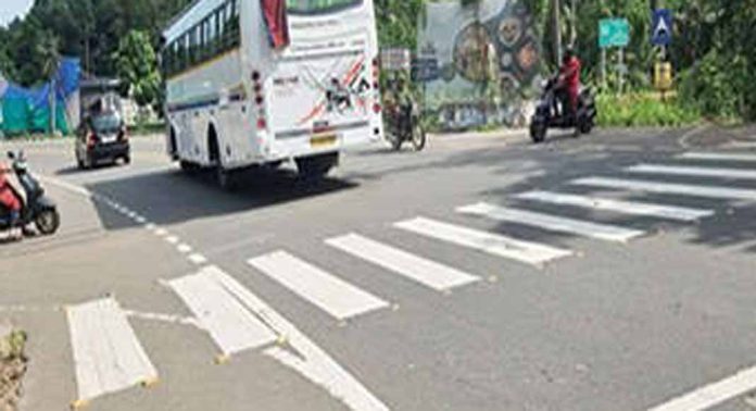 അപകടക്കെണിയൊരുക്കി അടൂർ ബൈപ്പാസിലെ വട്ടത്തറപ്പടി അപകടക്കെണിയൊരുക്കി അടൂർ ബൈപ്പാസിലെ വട്ടത്തറപ്പടി
