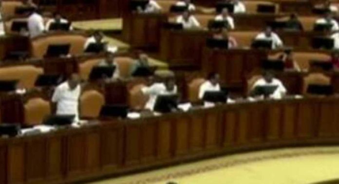നീറ്റ് പരീക്ഷയിലെ ക്രമക്കേടിനെതിരെ ഐക്യകണ്ഠേനെ പ്രമേയം പാസ്സാക്കി നിയമസഭ നീറ്റ് പരീക്ഷയിലെ ക്രമക്കേടിനെതിരെ ഐക്യകണ്ഠേനെ പ്രമേയം പാസ്സാക്കി നിയമസഭ