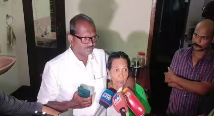 തൃശൂരിൽ ഡിസിസി സെക്രട്ടറിയുടെ വീട് ആക്രമണം : പിന്നിൽ ജോസ് വള്ളൂരാണെന്ന് സജീവൻ കുര്യച്ചിറ തൃശൂരിൽ ഡിസിസി സെക്രട്ടറിയുടെ വീട് ആക്രമണം : പിന്നിൽ ജോസ് വള്ളൂരാണെന്ന് സജീവൻ കുര്യച്ചിറ