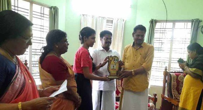 എസ്എന്ഡിപി ശാഖയിലെ ഗുരുകുലം കുടുംബ യൂണിറ്റിന്റെ ആഭിമുഖ്യത്തിൽ പഠനോപകരണ വിതരണം നടത്തി എസ്എന്ഡിപി ശാഖയിലെ ഗുരുകുലം കുടുംബ യൂണിറ്റിന്റെ ആഭിമുഖ്യത്തിൽ പഠനോപകരണ വിതരണം നടത്തി