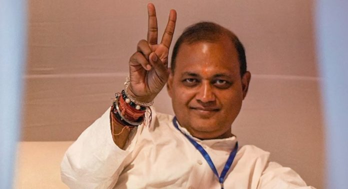 ‘മോദി ഒറ്റക്ക് ജയിച്ചതല്ലല്ലോ…’ തല മൊട്ടയടിക്കുന്നില്ലെന്ന് സോമനാഥ് ഭാരതി ‘മോദി ഒറ്റക്ക് ജയിച്ചതല്ലല്ലോ…’ തല മൊട്ടയടിക്കുന്നില്ലെന്ന് സോമനാഥ് ഭാരതി