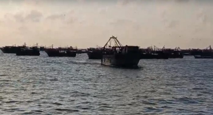 ശ്രീലങ്കയിൽ ഇന്ത്യൻ മത്സ്യത്തൊഴിലാളികൾ വീണ്ടും അറസ്റ്റിൽ ; പിടിയിലായത് രാമേശ്വരത്ത് നിന്ന് പോയ18 പേർ ശ്രീലങ്കയിൽ ഇന്ത്യൻ മത്സ്യത്തൊഴിലാളികൾ വീണ്ടും അറസ്റ്റിൽ ; പിടിയിലായത് രാമേശ്വരത്ത് നിന്ന് പോയ18 പേർ