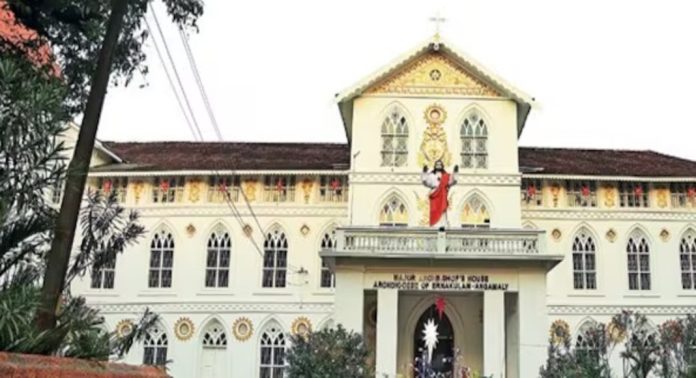‘ജൂലൈ 3ന് ശേഷം ഏകീകൃത കുർബാന അർപ്പിക്കാത്ത വൈദികർ സഭയ്ക്ക് പുറത്ത്’ ; കടുത്ത നടപടിയുമായി സിറോ മലബാർ സഭ ‘ജൂലൈ 3ന് ശേഷം ഏകീകൃത കുർബാന അർപ്പിക്കാത്ത വൈദികർ സഭയ്ക്ക് പുറത്ത്’ ; കടുത്ത നടപടിയുമായി സിറോ മലബാർ സഭ