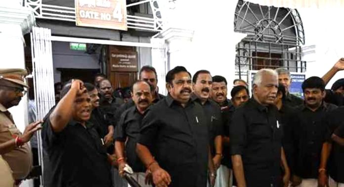 തമിഴ്നാട് വ്യാജ മദ്യ ദുരന്തം : എടപ്പാടിക്കും അണ്ണാ ഡി.എം.കെ എം.എൽ.എമാർക്കും സസ്പെൻഷൻ തമിഴ്നാട് വ്യാജ മദ്യ ദുരന്തം : എടപ്പാടിക്കും അണ്ണാ ഡി.എം.കെ എം.എൽ.എമാർക്കും സസ്പെൻഷൻ