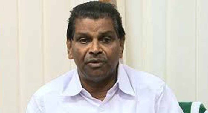 അനാവശ്യമായി സിപിഎം ആളുകളുടെ മേലെ ചെളി വാരി എറിയുന്നു ; തിരുവഞ്ചൂര് രാധാകൃഷ്ണൻ അനാവശ്യമായി സിപിഎം ആളുകളുടെ മേലെ ചെളി വാരി എറിയുന്നു ; തിരുവഞ്ചൂര് രാധാകൃഷ്ണൻ