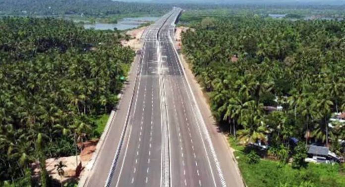 തലശ്ശേരി – മാഹി ബൈപാസിൽ ടോൾ നിരക്ക് കൂട്ടി ; ഇരു ഭാഗത്തേക്കുമുള്ള യാത്രയ്ക്ക് 110 രൂപ ; യാത്രക്കാർക്ക് എതിർപ്പ് തലശ്ശേരി – മാഹി ബൈപാസിൽ ടോൾ നിരക്ക് കൂട്ടി ; ഇരു ഭാഗത്തേക്കുമുള്ള യാത്രയ്ക്ക് 110 രൂപ ; യാത്രക്കാർക്ക് എതിർപ്പ്