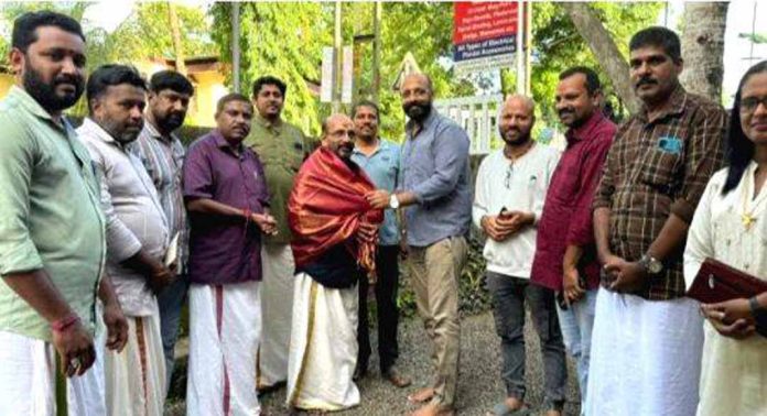 ചെണ്ട വിദ്വാന് തിരുവല്ലാ രാധാകൃഷ്ണനെ തപസ്യ തിരുവല്ലാ നഗർ സമിതിയുടെ ആഭിമുഖ്യത്തിൽ ആദരിച്ചു ചെണ്ട വിദ്വാന് തിരുവല്ലാ രാധാകൃഷ്ണനെ തപസ്യ തിരുവല്ലാ നഗർ സമിതിയുടെ ആഭിമുഖ്യത്തിൽ ആദരിച്ചു