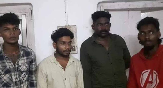 ഇന്സ്റ്റഗ്രാം വഴി പതിനേഴുകാരിയെ വലയിലാക്കി : ടാറ്റൂ ആര്ട്ടിസ്റ്റും മൂന്നു സുഹൃത്തുക്കളും അറസ്റ്റില് ഇന്സ്റ്റഗ്രാം വഴി പതിനേഴുകാരിയെ വലയിലാക്കി : ടാറ്റൂ ആര്ട്ടിസ്റ്റും മൂന്നു സുഹൃത്തുക്കളും അറസ്റ്റില്