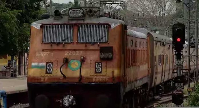 ലോക്കോ പൈലറ്റുമാരുടെ സമരത്തിന് യാത്രക്കാരുടെ പിന്തുണയുണ്ടെന്ന് ഫ്രണ്ട്സ് ഓൺ റെയിൽസ് ലോക്കോ പൈലറ്റുമാരുടെ സമരത്തിന് യാത്രക്കാരുടെ പിന്തുണയുണ്ടെന്ന് ഫ്രണ്ട്സ് ഓൺ റെയിൽസ്