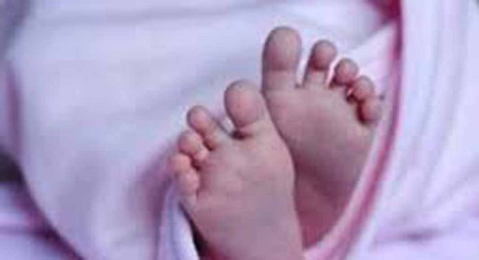 വടക്കാഞ്ചേരിയിൽ മുലപ്പാൽ തൊണ്ടയിൽ കുടുങ്ങി 78 ദിവസം പ്രായമുള്ള കുഞ്ഞ് മരിച്ചു വടക്കാഞ്ചേരിയിൽ മുലപ്പാൽ തൊണ്ടയിൽ കുടുങ്ങി 78 ദിവസം പ്രായമുള്ള കുഞ്ഞ് മരിച്ചു