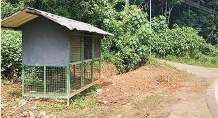 ഏഴംകുളം – ഏനാത്ത് റോഡിൽ വയല വരിക്കപ്ലാമൂടിന് സമീപം സ്ഥാപിച്ച മിനി എം.സി.എഫിന് ചുറ്റും തള്ളിയിരുന്ന മാലിന്യം നീക്കം ചെയ്തു ഏഴംകുളം – ഏനാത്ത് റോഡിൽ വയല വരിക്കപ്ലാമൂടിന് സമീപം സ്ഥാപിച്ച മിനി എം.സി.എഫിന് ചുറ്റും തള്ളിയിരുന്ന മാലിന്യം നീക്കം ചെയ്തു