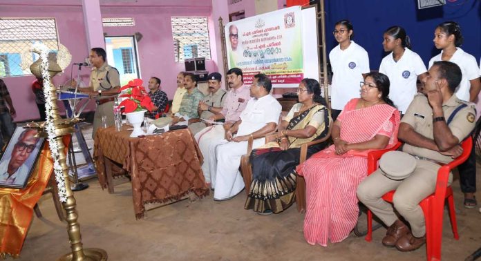 ‘ഓണ്ലൈന് കളികള് തീക്കളികള്’ നാടകം അവതരിപ്പിച്ചു ‘ഓണ്ലൈന് കളികള് തീക്കളികള്’ നാടകം അവതരിപ്പിച്ചു