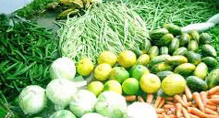അടുക്കളബജറ്റിനെ താളം തെറ്റിച്ച് പച്ചക്കറി വില അടുക്കളബജറ്റിനെ താളം തെറ്റിച്ച് പച്ചക്കറി വില