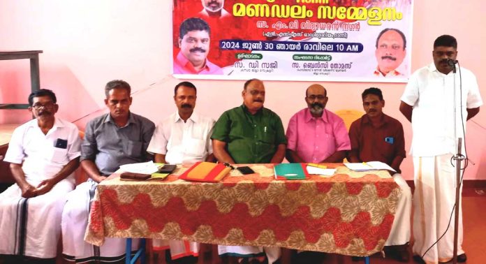 ടിംബർ മേഖലയിൽ പണിയെടുക്കുന്ന തൊഴിലാളികളെ ക്ഷേമനിധിയിൽ ഉൾപ്പെടുത്തണമെന്ന് ഹെഡ് ലോഡ് ആന്ഡ് ജനറല് വര്ക്കേഴ്സ് കൗണ്സില് (എ.ഐ.ടി.യു.സി) ടിംബർ മേഖലയിൽ പണിയെടുക്കുന്ന തൊഴിലാളികളെ ക്ഷേമനിധിയിൽ ഉൾപ്പെടുത്തണമെന്ന് ഹെഡ് ലോഡ് ആന്ഡ് ജനറല് വര്ക്കേഴ്സ് കൗണ്സില് (എ.ഐ.ടി.യു.സി)