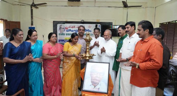 പി.എന്. പണിക്കര് മലയാളിയെ വായന സംസ്കാരത്തോട് അടിപ്പിച്ചു നിര്ത്തിയ മഹാന് : ജില്ലാ പഞ്ചായത്ത് പ്രസിഡന്റ് പി.എന്. പണിക്കര് മലയാളിയെ വായന സംസ്കാരത്തോട് അടിപ്പിച്ചു നിര്ത്തിയ മഹാന് : ജില്ലാ പഞ്ചായത്ത് പ്രസിഡന്റ്