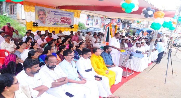 കോന്നിയുടെ വികസന ചരിത്രത്തിൽ ഉമ്മൻ ചാണ്ടി ചാർത്തിയ കൈയ്യൊപ്പ് വിസ്മരിക്കുവാൻ കഴിയാത്തത് – പ്രൊഫ സതീഷ് കൊച്ചുപറമ്പിൽ കോന്നിയുടെ വികസന ചരിത്രത്തിൽ ഉമ്മൻ ചാണ്ടി ചാർത്തിയ കൈയ്യൊപ്പ് വിസ്മരിക്കുവാൻ കഴിയാത്തത് – പ്രൊഫ സതീഷ് കൊച്ചുപറമ്പിൽ